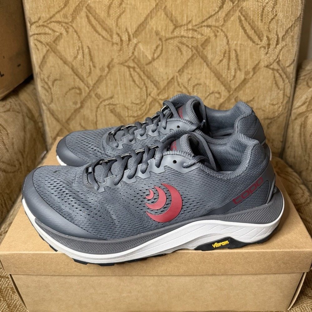 Topo's Athletic Men's Ultraventure 3 trail running/Athletic Grey And Red Size 10